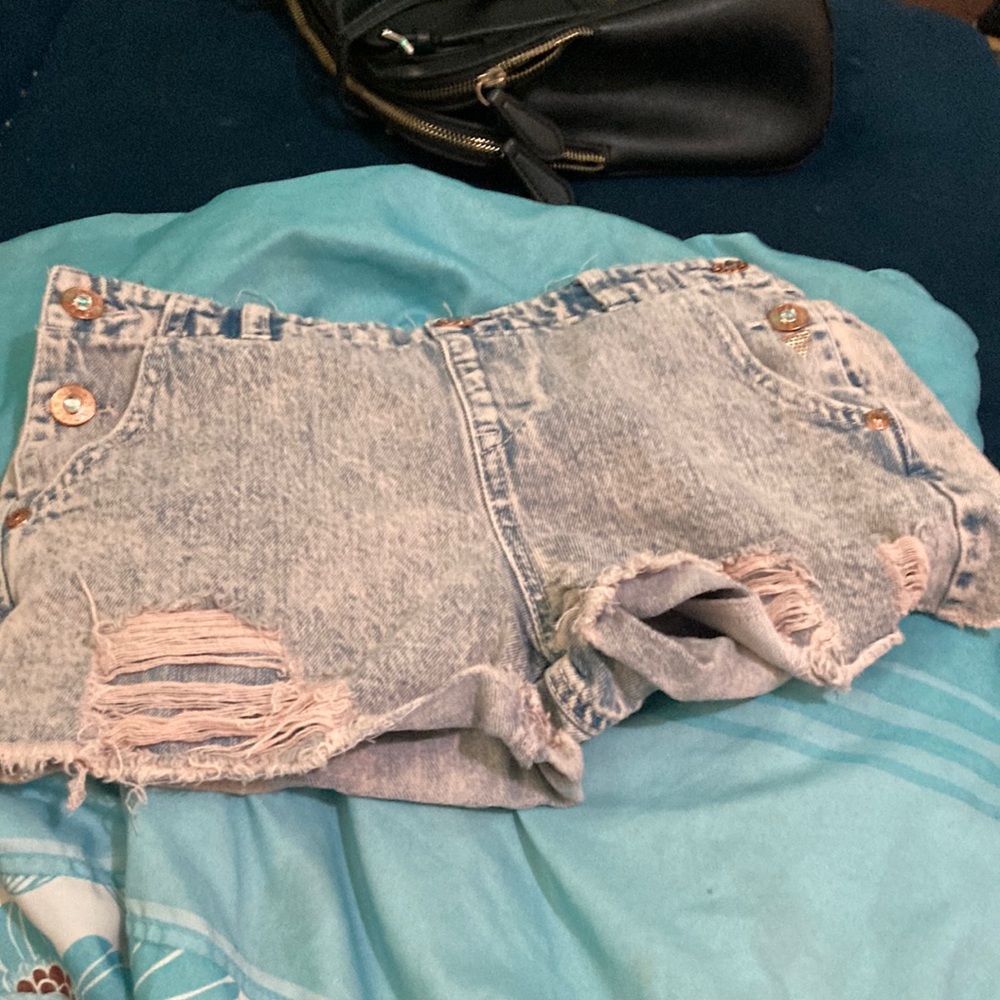It’s slightly stained pink on purpose came like that has little diamonds